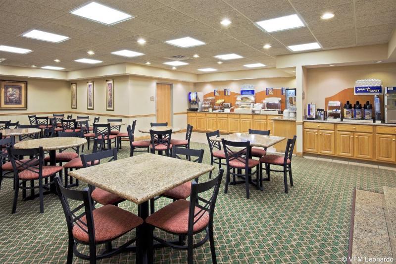 Holiday Inn Express Hotel & Suites Elkhart-South Ngoại thất bức ảnh